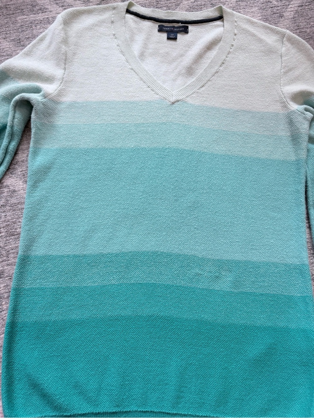 Tommy Hilfiger Women's Gradient Aqua to Teal V-Neck Sweater
